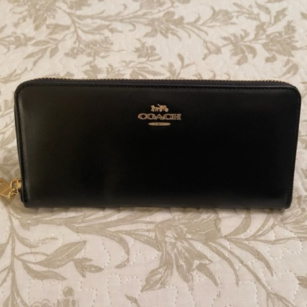 COACH Slim Accordion Zip Wallet   NWT